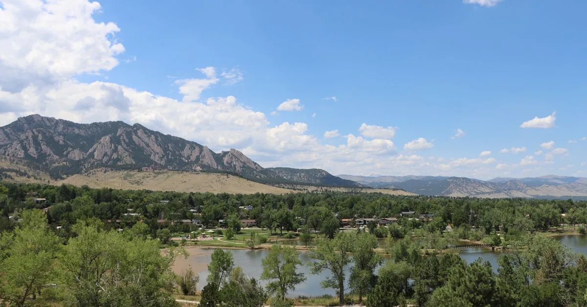 Wonderland Lake with homes and the Boulder foothills rising behind it
