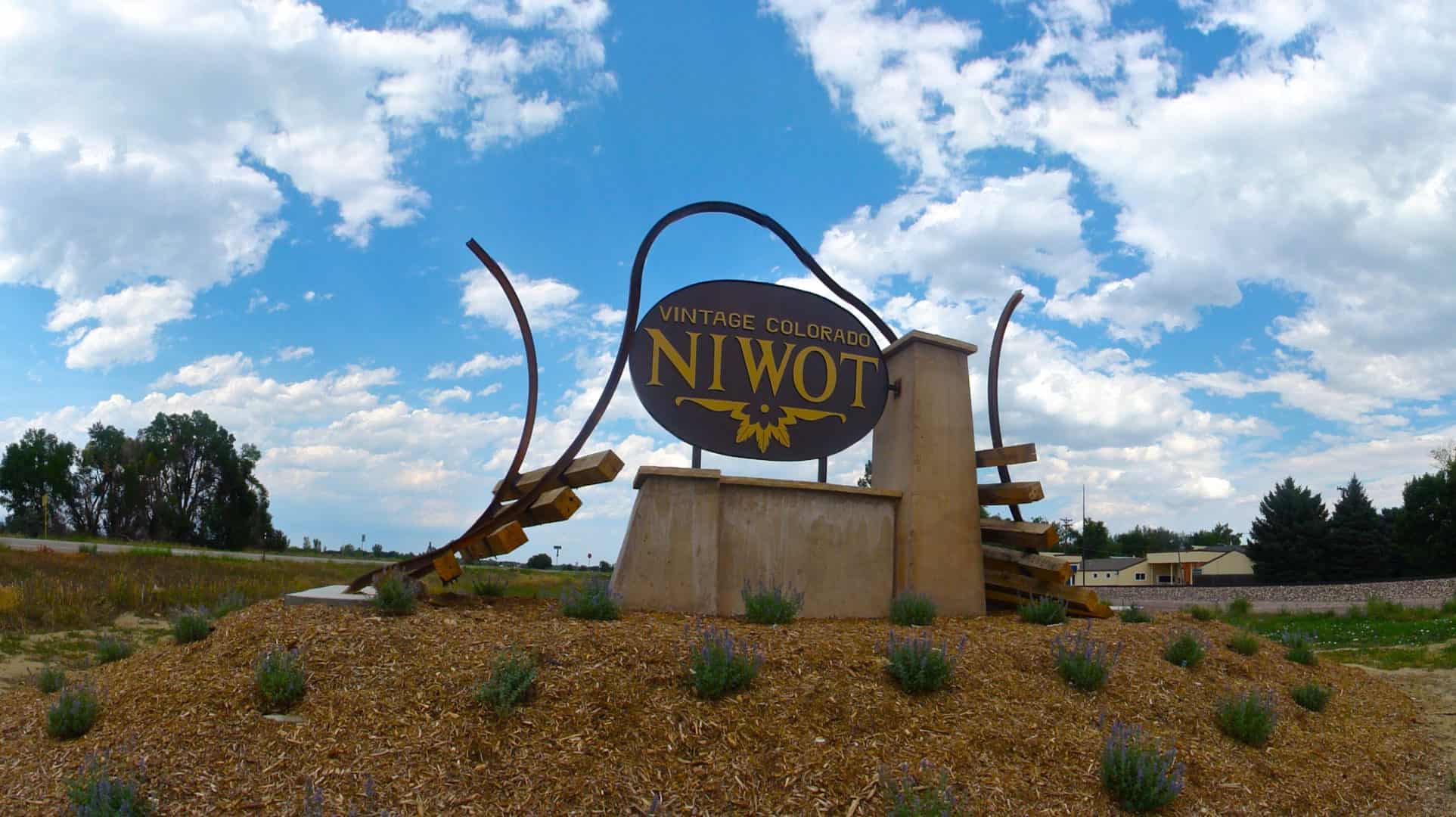 Niwot gateway sign
